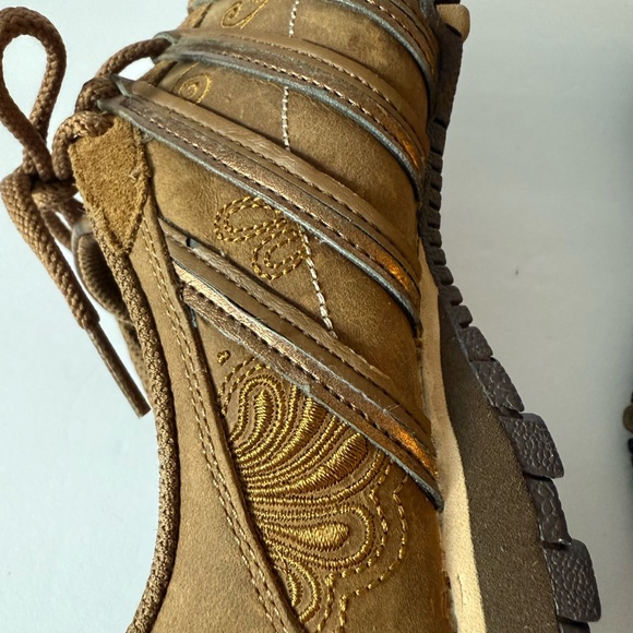 Skechers Brown Lace Up Leather Sneakers with gold suede embroidered lace EUC - Picture 4 of 8